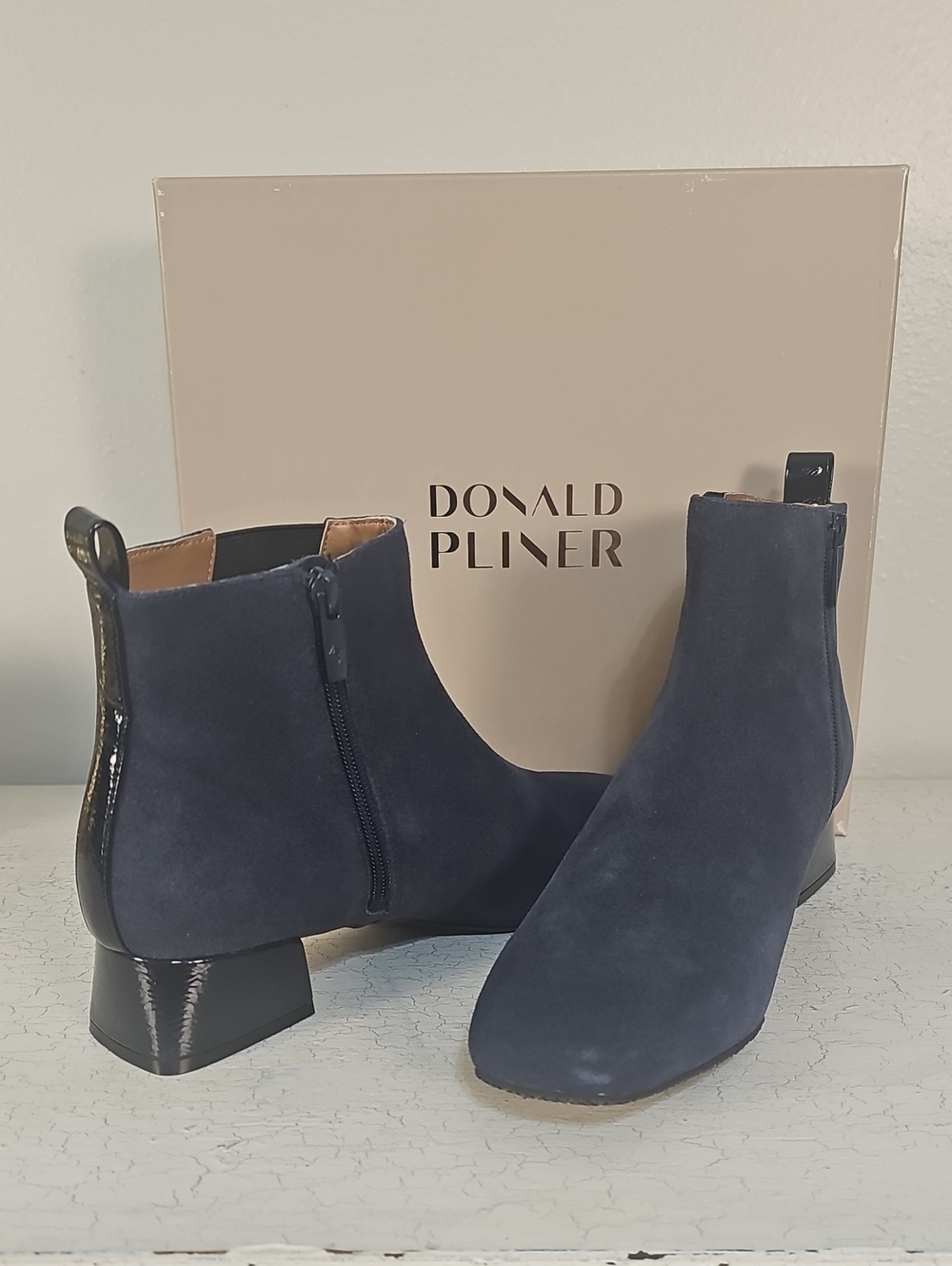 🆕 Donald Pliner Travis Navy Suede Ankle Booties 8.5 👢